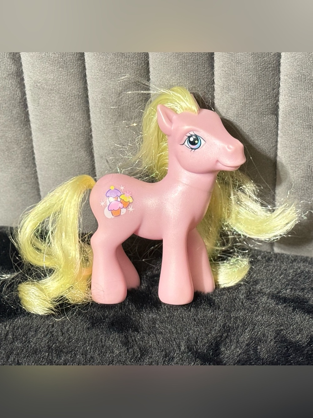 My Little Pony G3 Scoops Pink Pony Figure Cupcake Cutie Mark Tinsel Hasbro 2004